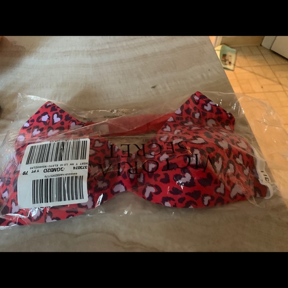 Bras - Picture 3 of 7